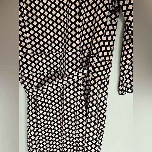 Ann Taylor Geometric Floral Print Wrap Tie Dress Size 2 - Picture 9 of 12